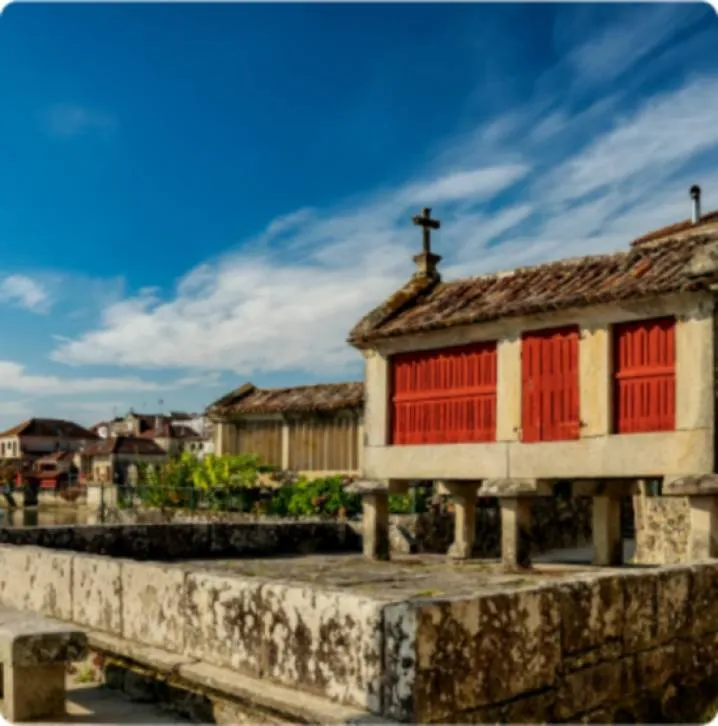 Exteriores. Hórreo en Combarro, a 5 km de la ciudad de Pontevedra.